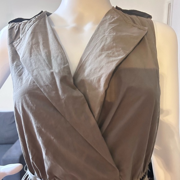 LOFT sleeveless, knee-length dress in a muted green or khaki color.size 2/XS - Picture 4 of 7